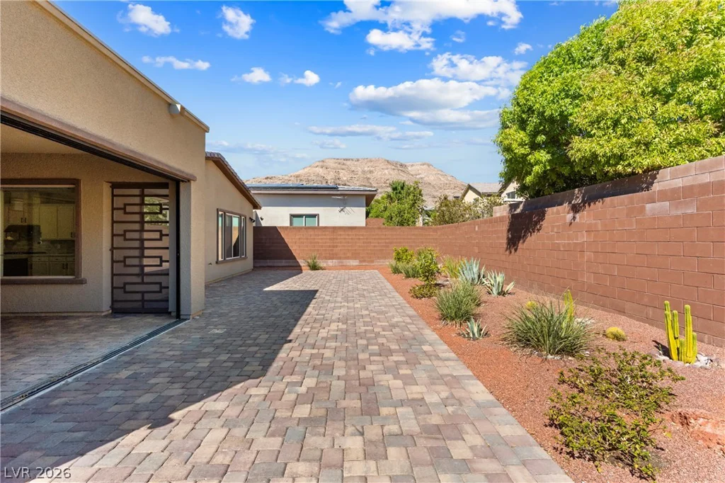 10028 Regency Square, Las Vegas, NV 89148