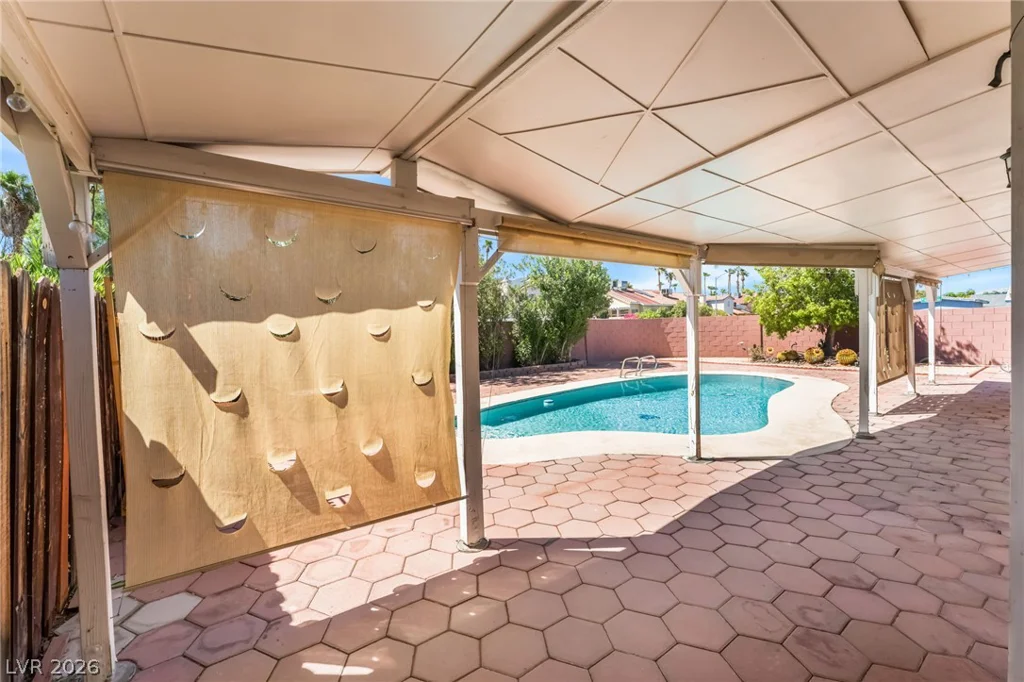 2524 Valparaiso, Las Vegas, NV 89108
