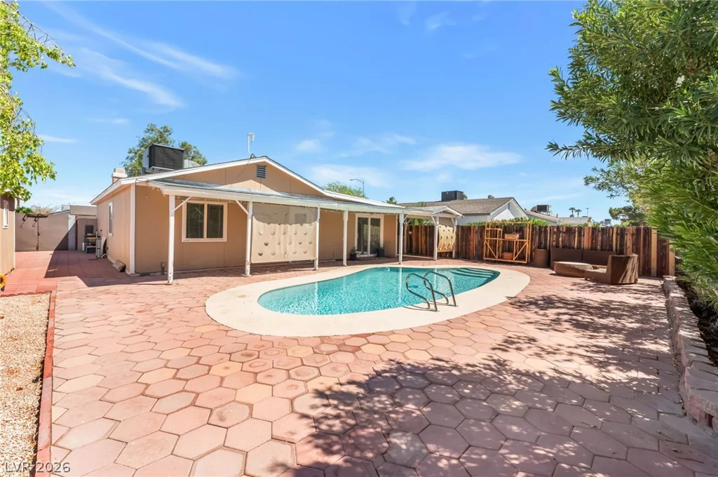 2524 Valparaiso, Las Vegas, NV 89108