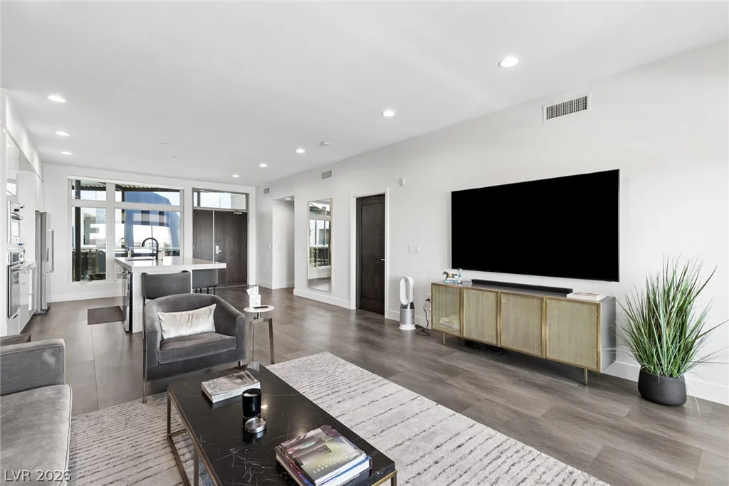 8925 Flamingo, Las Vegas, NV 89147