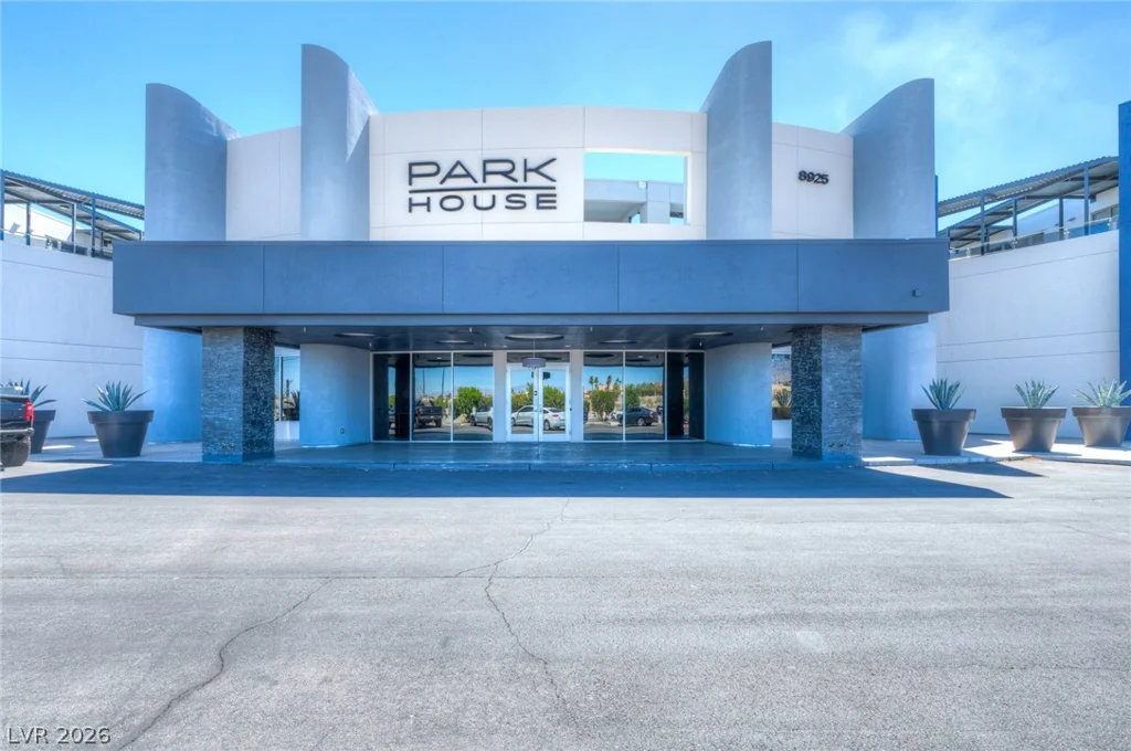 8925 Flamingo, Las Vegas, NV 89147