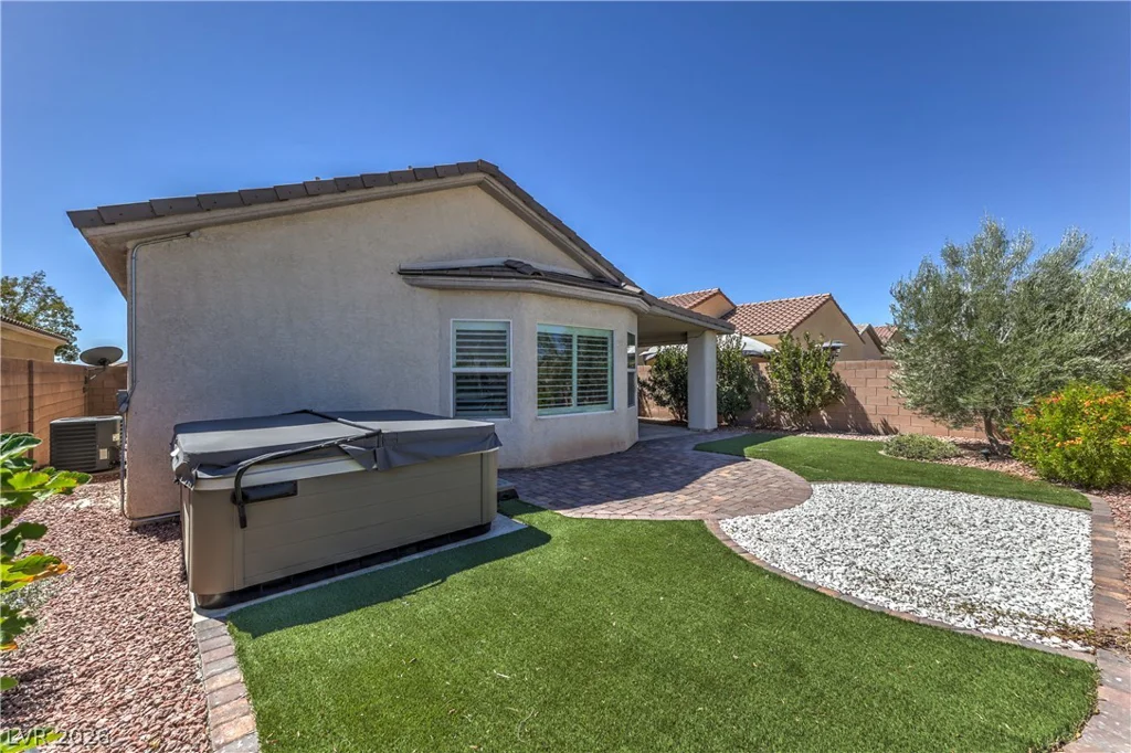 7148 Crescentville, Las Vegas, NV 89131