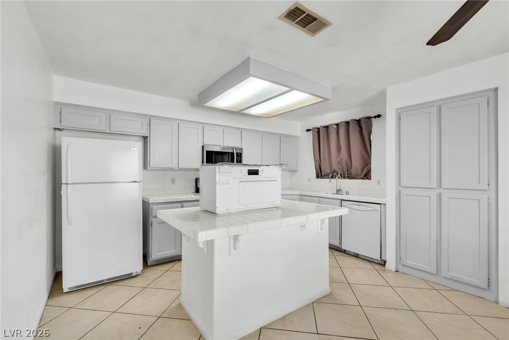 6548 Elk Creek, Las Vegas, NV 89156