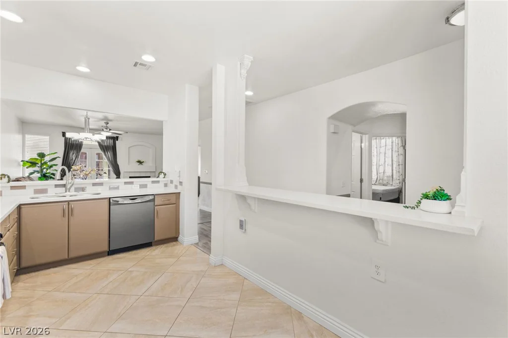 375 Golden Shore, Las Vegas, NV 89123