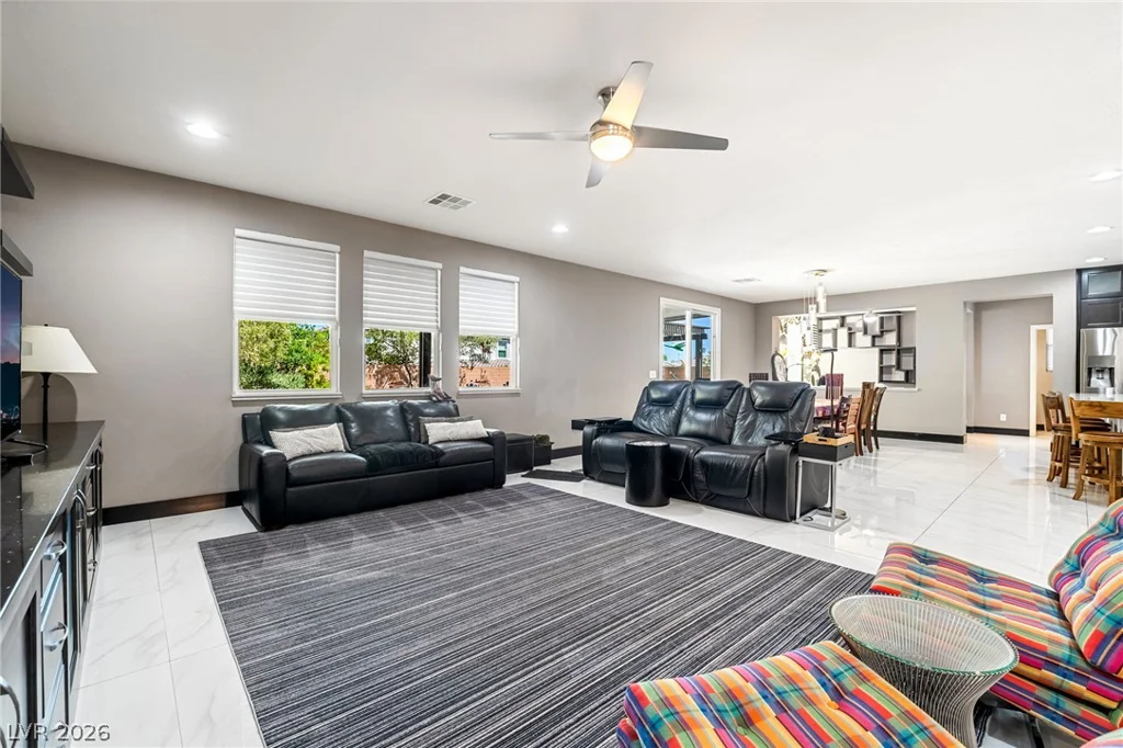 350 Azar Swan, Las Vegas, NV 89183
