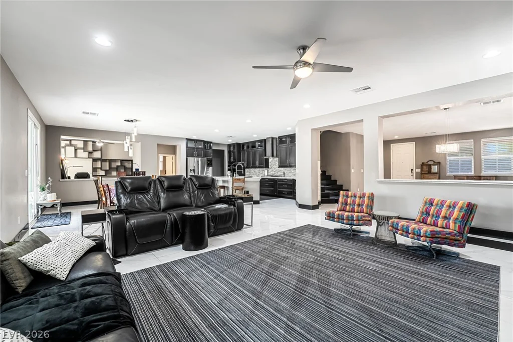 350 Azar Swan, Las Vegas, NV 89183