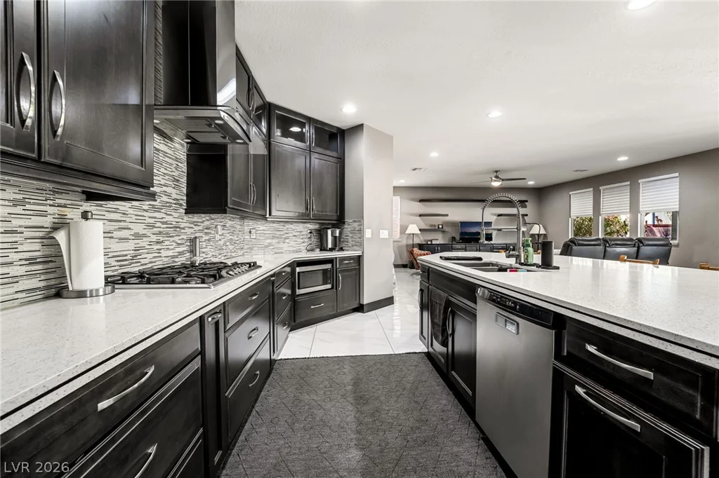 350 Azar Swan, Las Vegas, NV 89183