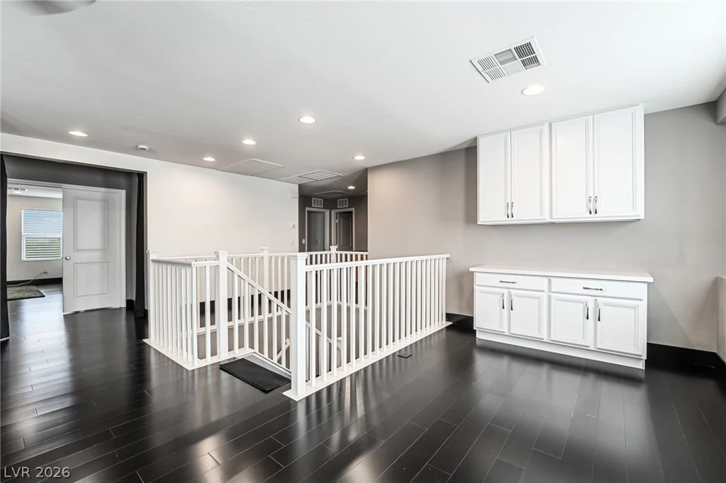 350 Azar Swan, Las Vegas, NV 89183