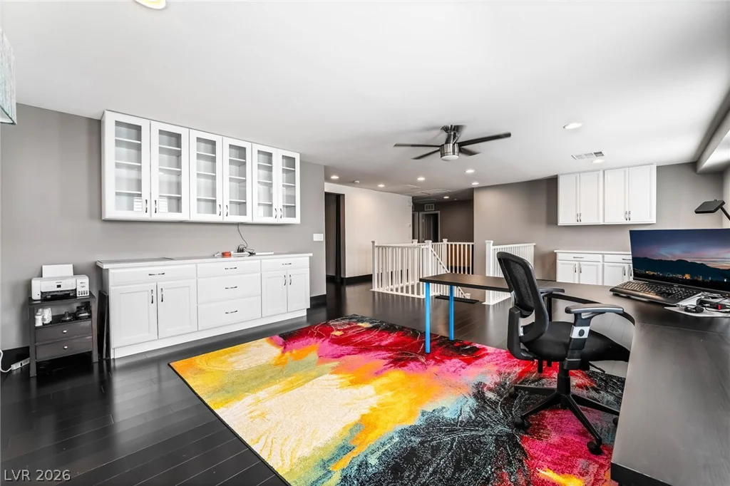350 Azar Swan, Las Vegas, NV 89183