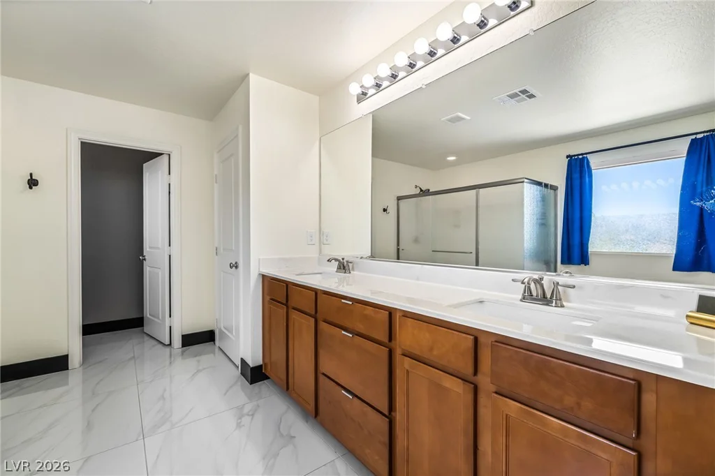 350 Azar Swan, Las Vegas, NV 89183