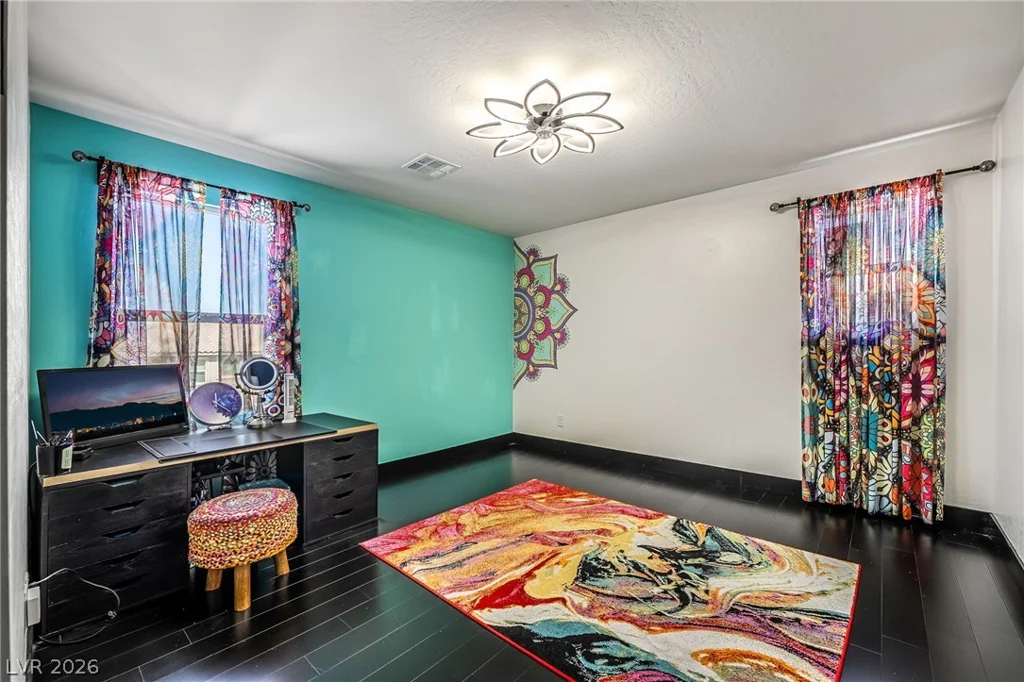 350 Azar Swan, Las Vegas, NV 89183