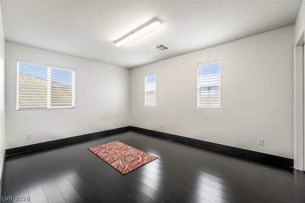 350 Azar Swan, Las Vegas, NV 89183