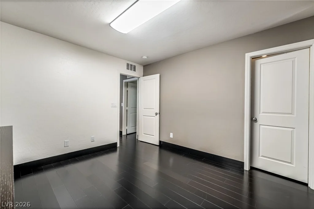 350 Azar Swan, Las Vegas, NV 89183