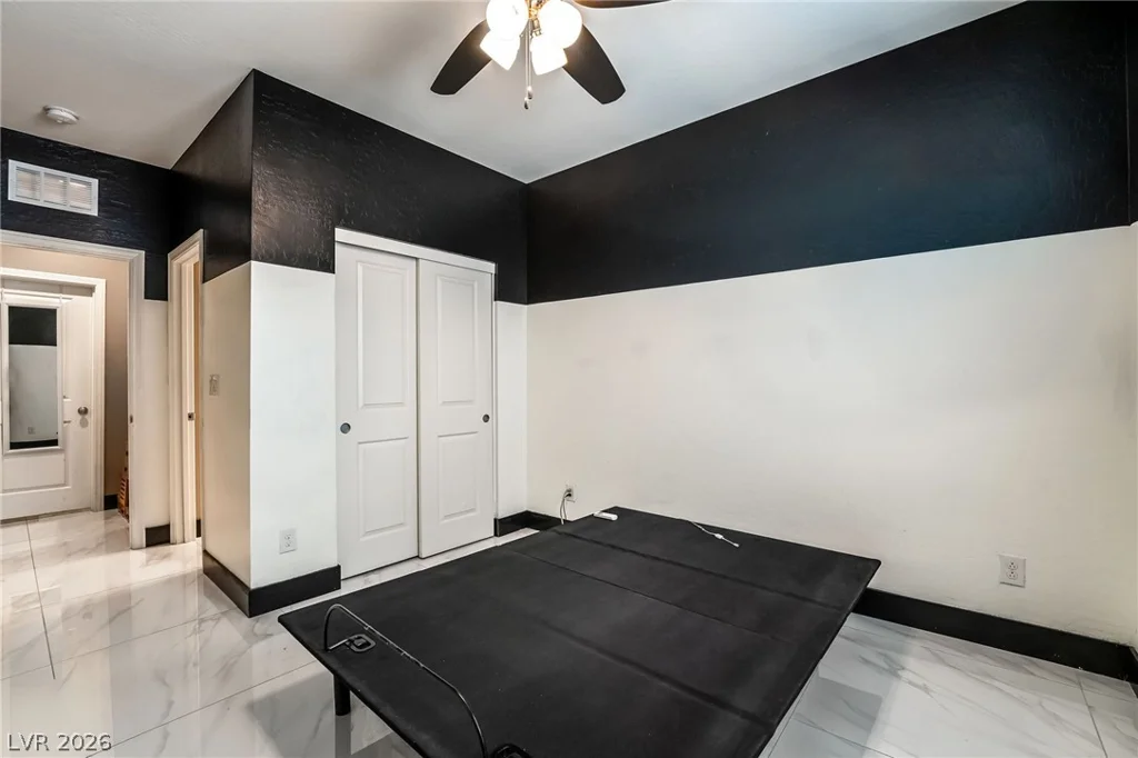 350 Azar Swan, Las Vegas, NV 89183