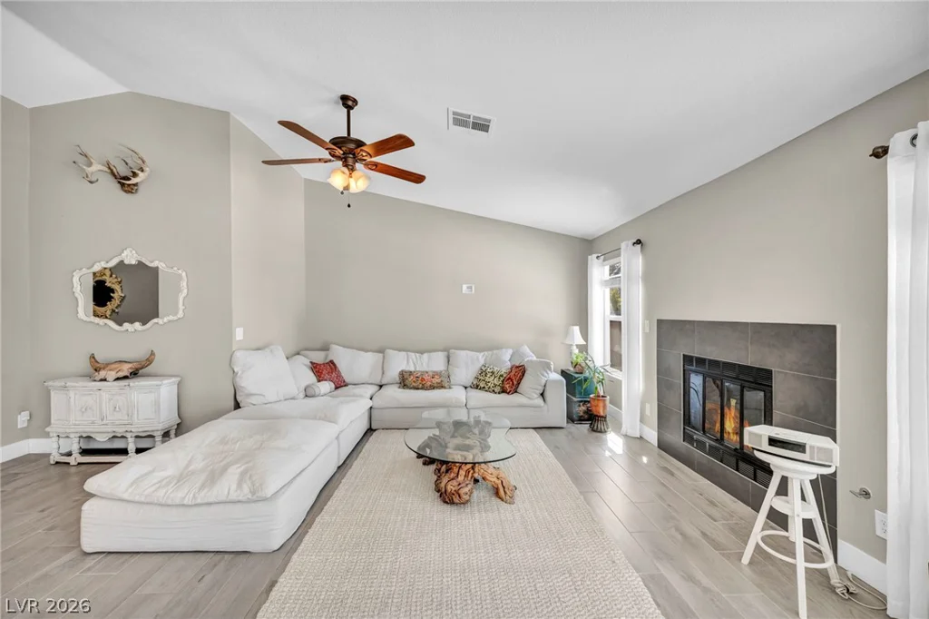 3249 Palmdesert, Las Vegas, NV 89120