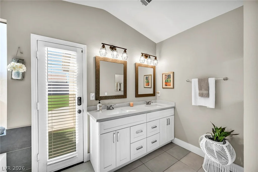 3249 Palmdesert, Las Vegas, NV 89120
