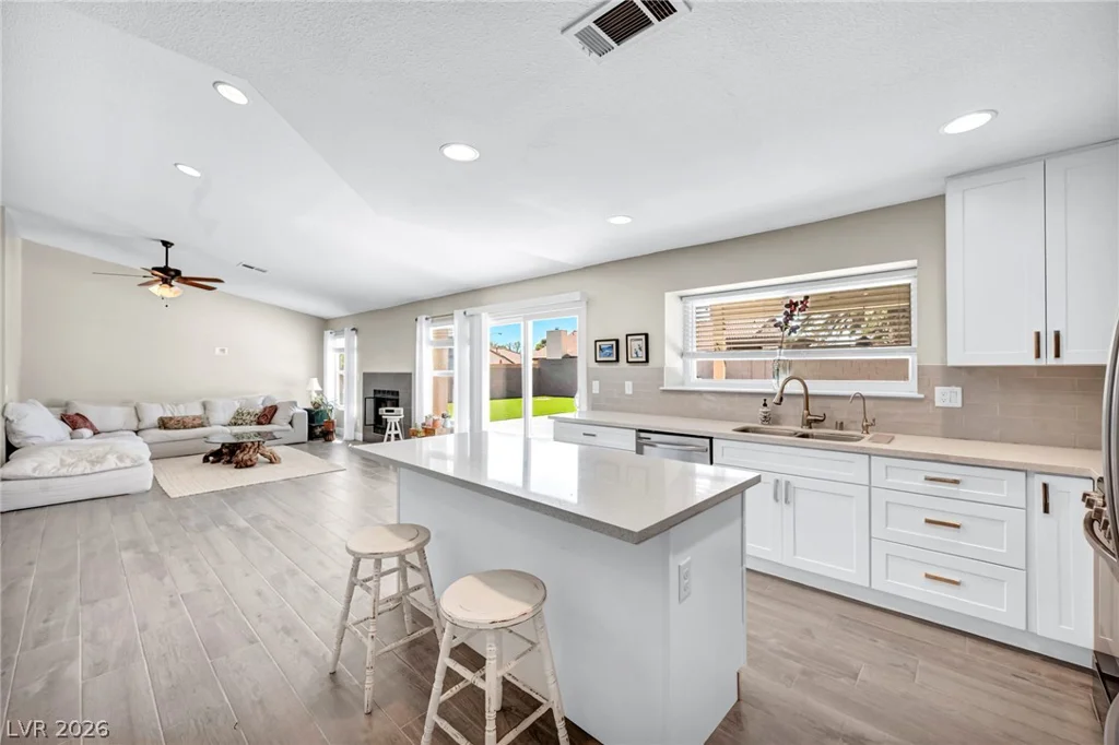 3249 Palmdesert, Las Vegas, NV 89120