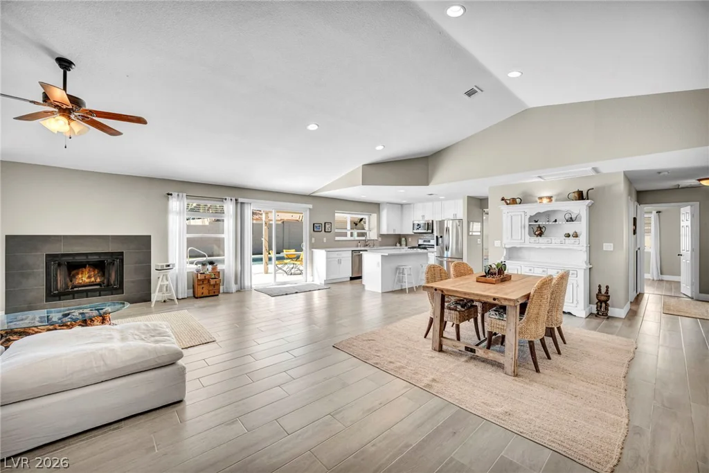 3249 Palmdesert, Las Vegas, NV 89120