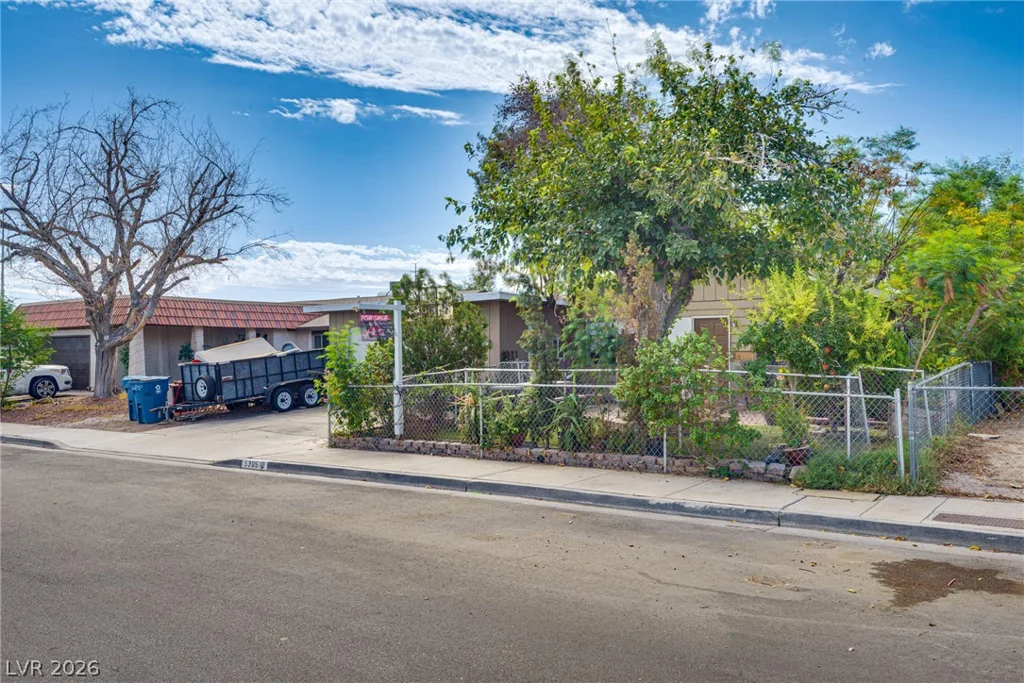 5305 Camden, Las Vegas, NV 89122