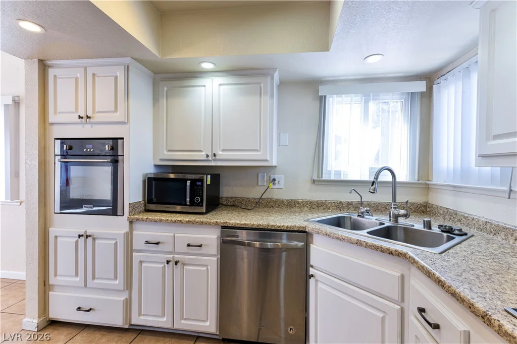 817 Spyglass, Las Vegas, NV 89107