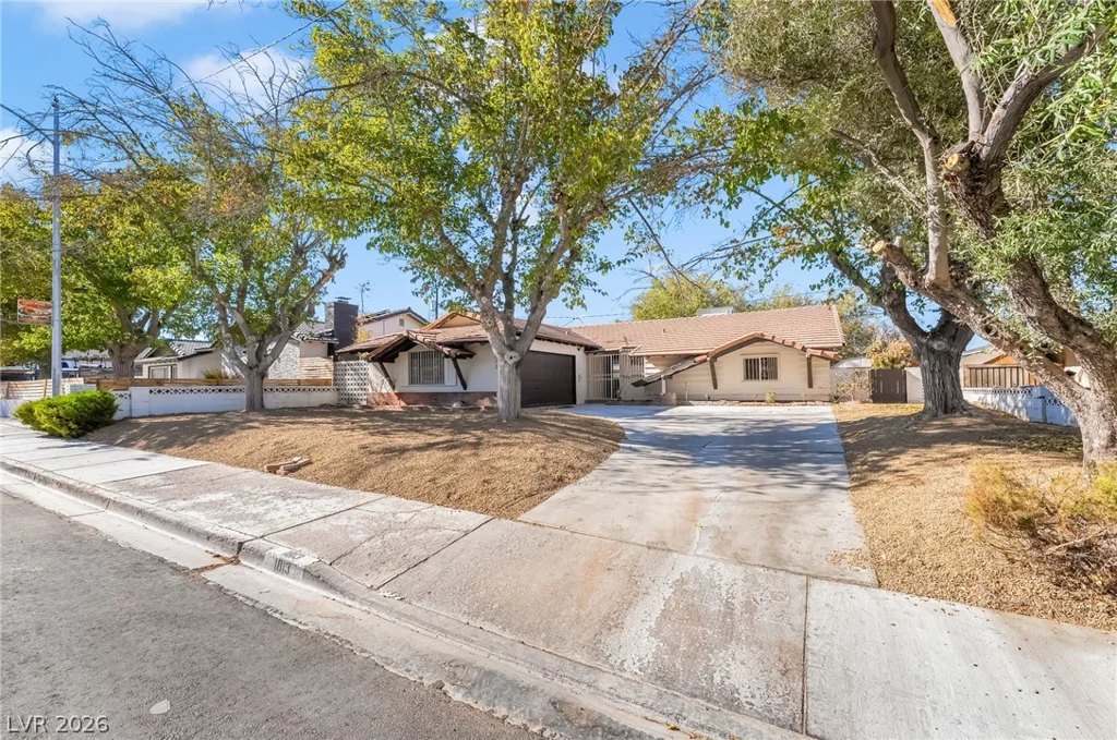 1813 Bracken, Las Vegas, NV 89104