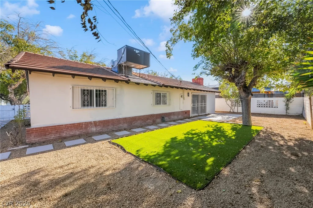 1813 Bracken, Las Vegas, NV 89104