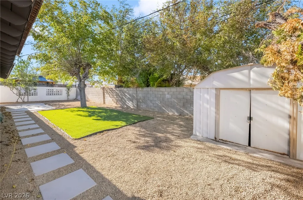 1813 Bracken, Las Vegas, NV 89104