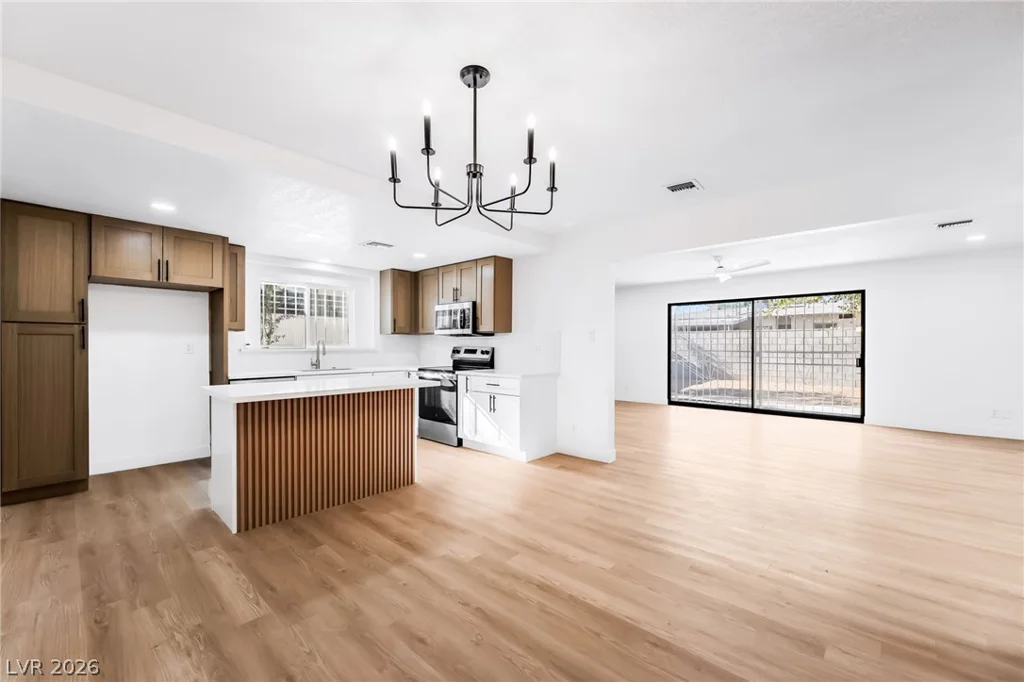 1813 Bracken, Las Vegas, NV 89104