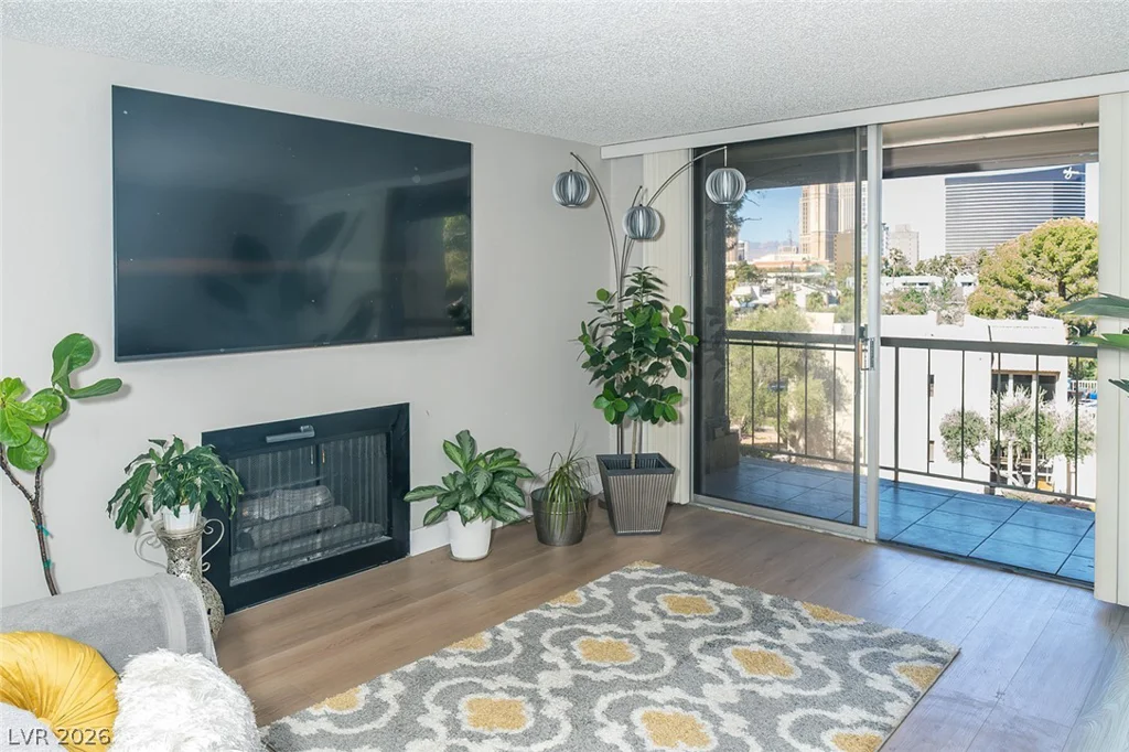 750 Royal Crest, Las Vegas, NV 89169