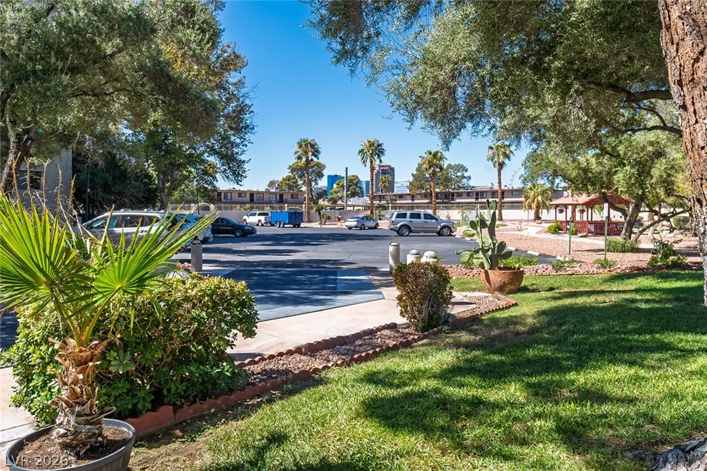 750 Royal Crest, Las Vegas, NV 89169