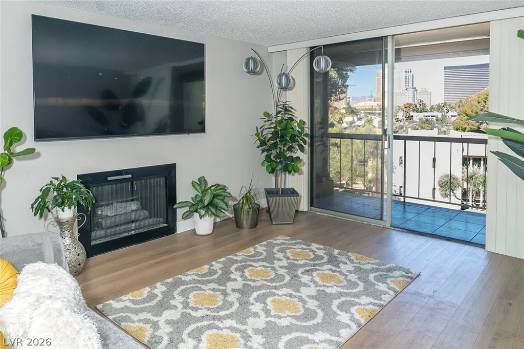 750 Royal Crest, Las Vegas, NV 89169