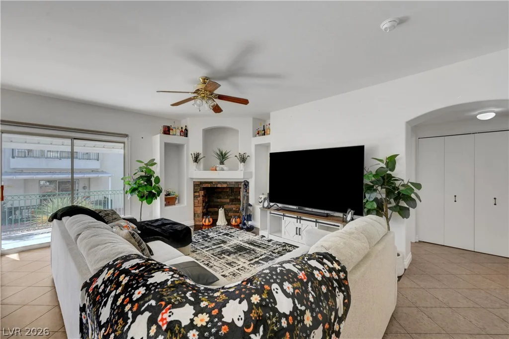 6201 Lake Mead, Las Vegas, NV 89156