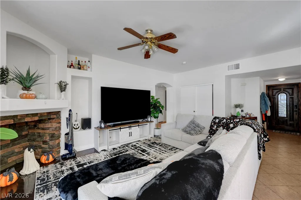 6201 Lake Mead, Las Vegas, NV 89156