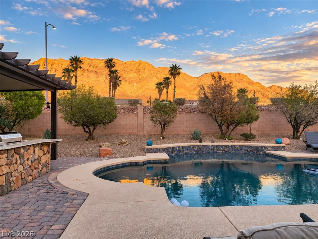 680 Coral View, Las Vegas, NV 89110