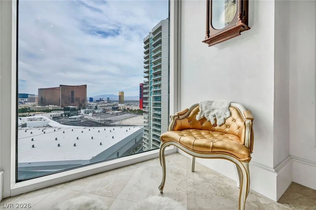 2857 Paradise, Las Vegas, NV 89109