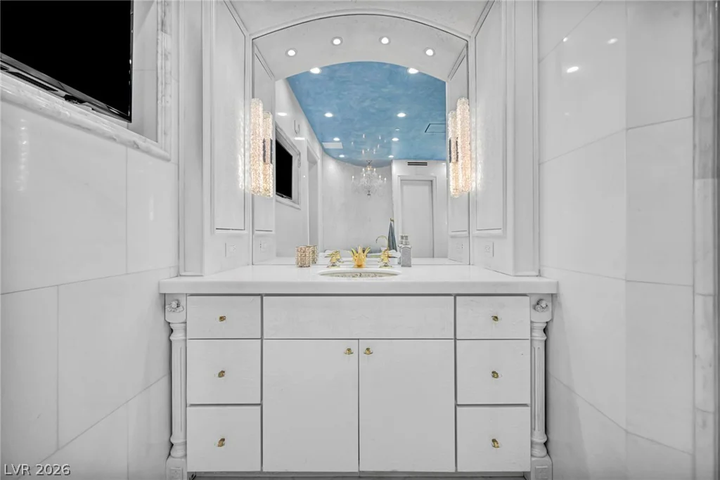 2857 Paradise, Las Vegas, NV 89109