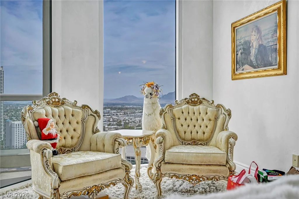 2857 Paradise, Las Vegas, NV 89109