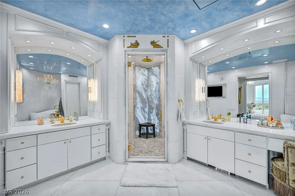 2857 Paradise, Las Vegas, NV 89109