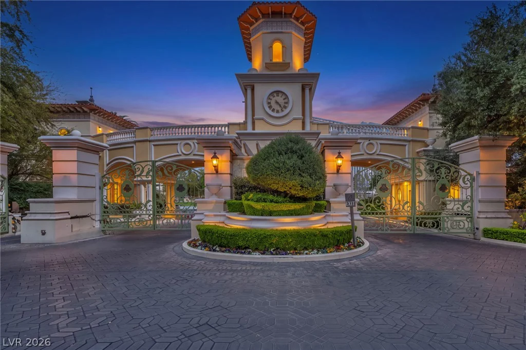 2857 Paradise, Las Vegas, NV 89109