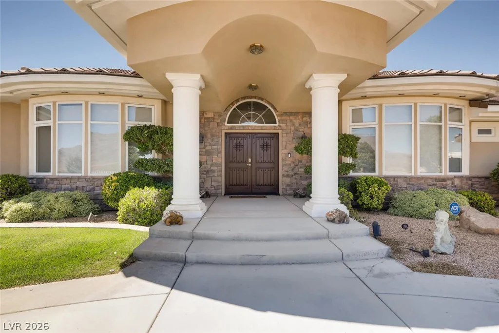 6325 Iron Mountain, Las Vegas, NV 89131