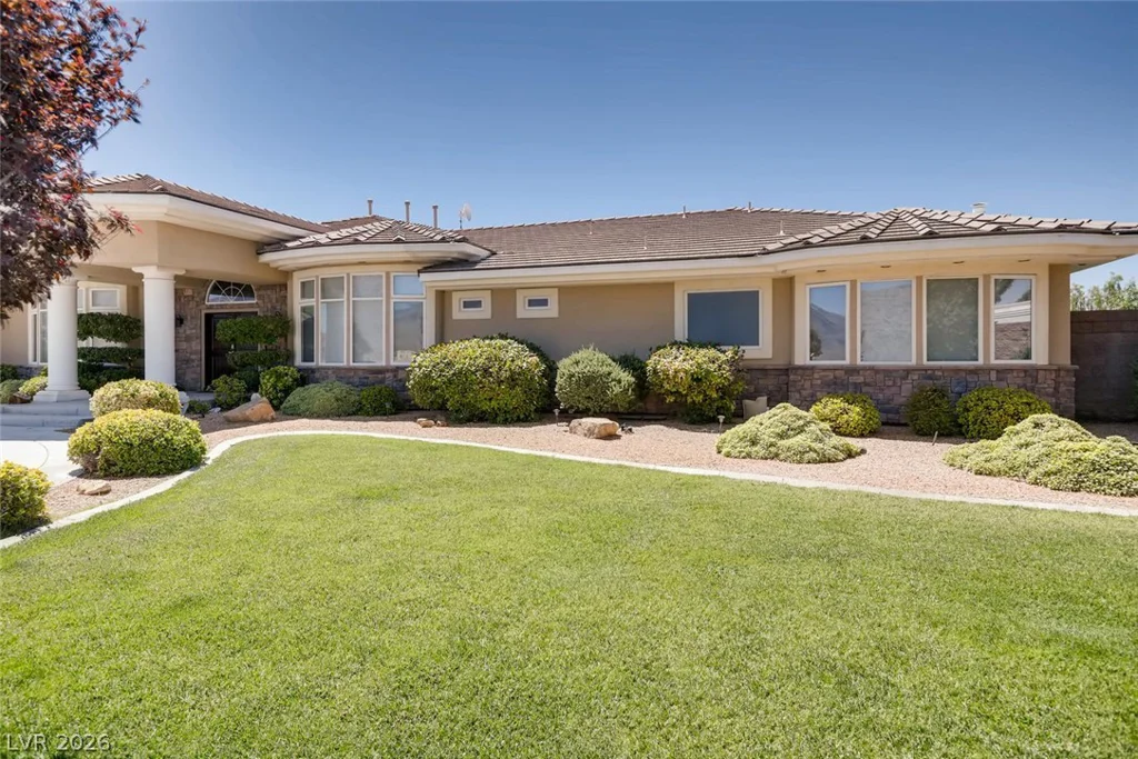 6325 Iron Mountain, Las Vegas, NV 89131