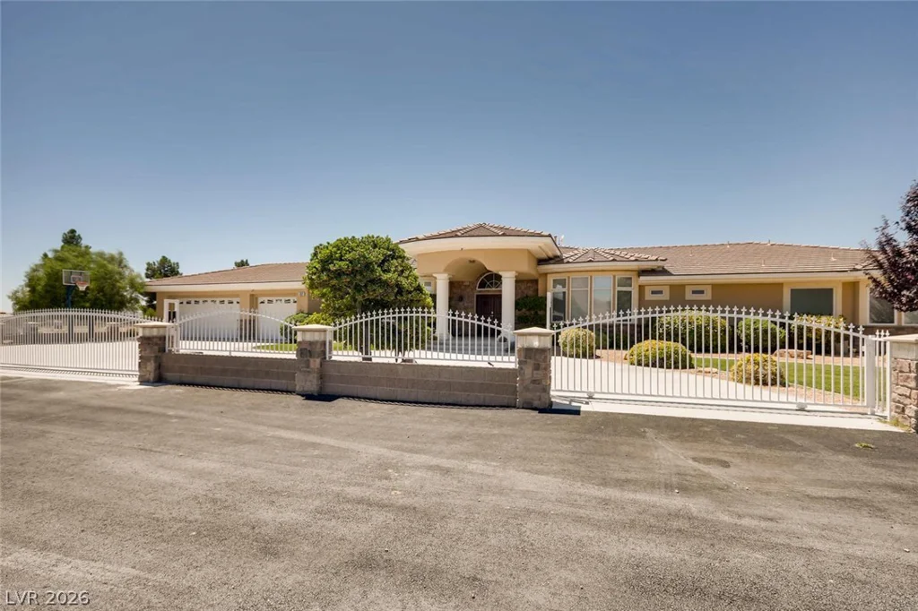 6325 Iron Mountain, Las Vegas, NV 89131