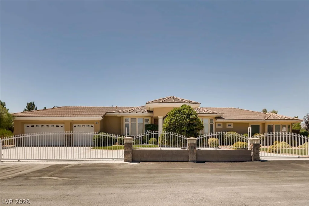 6325 Iron Mountain, Las Vegas, NV 89131