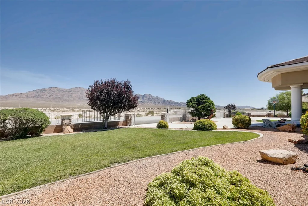 6325 Iron Mountain, Las Vegas, NV 89131