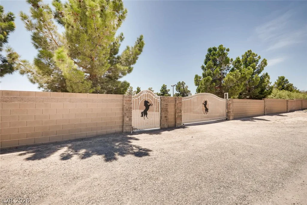 6325 Iron Mountain, Las Vegas, NV 89131
