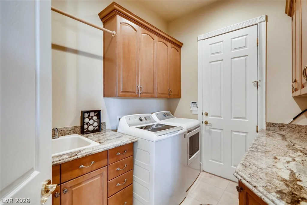 6325 Iron Mountain, Las Vegas, NV 89131