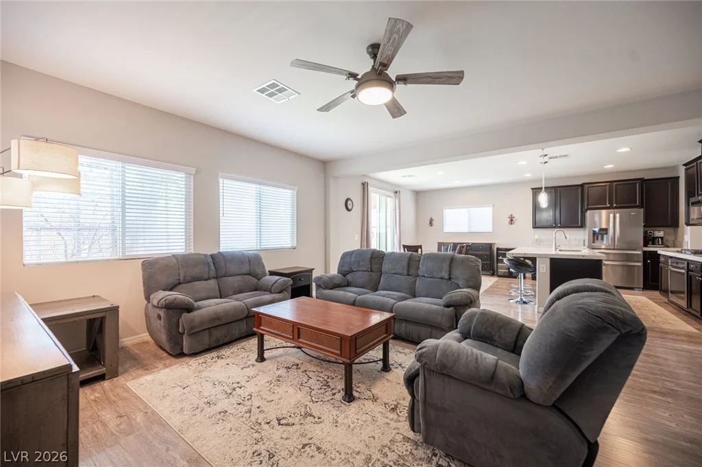 7693 Gallego Plains, Las Vegas, NV 89113