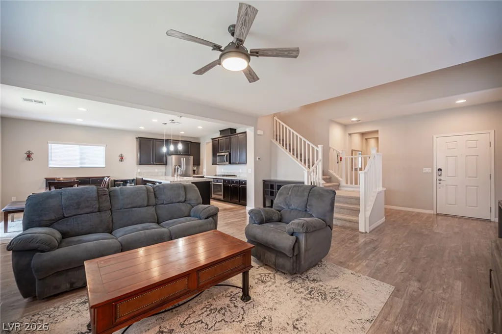 7693 Gallego Plains, Las Vegas, NV 89113