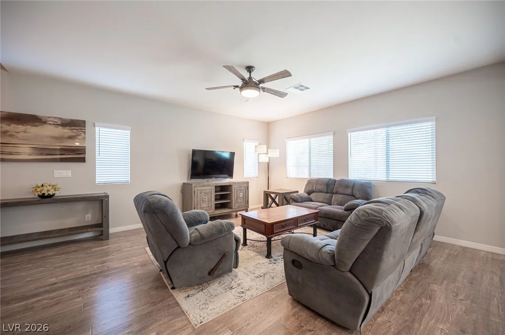 7693 Gallego Plains, Las Vegas, NV 89113