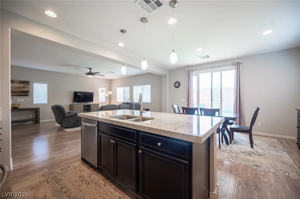 7693 Gallego Plains, Las Vegas, NV 89113